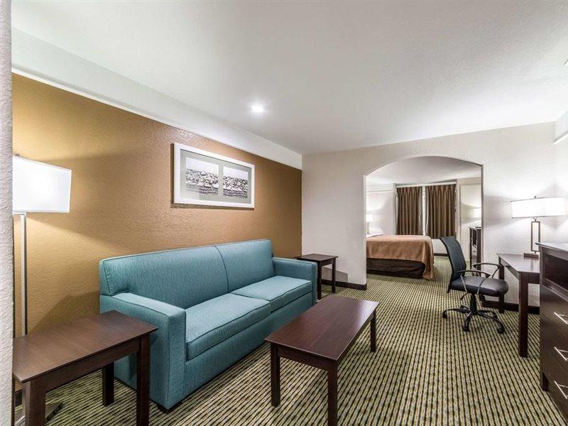 Quality Inn & Suites Seaworld North San Antonio Exterior foto
